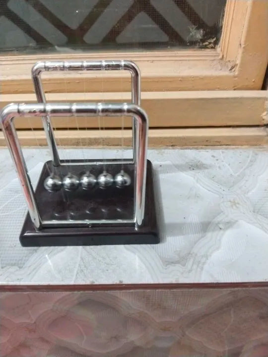 Perpetual Motion Newton's Cradle Desk Toy with 7 Balls – Stress Relief & Educational Physics Gadget Bazm-e-Decor