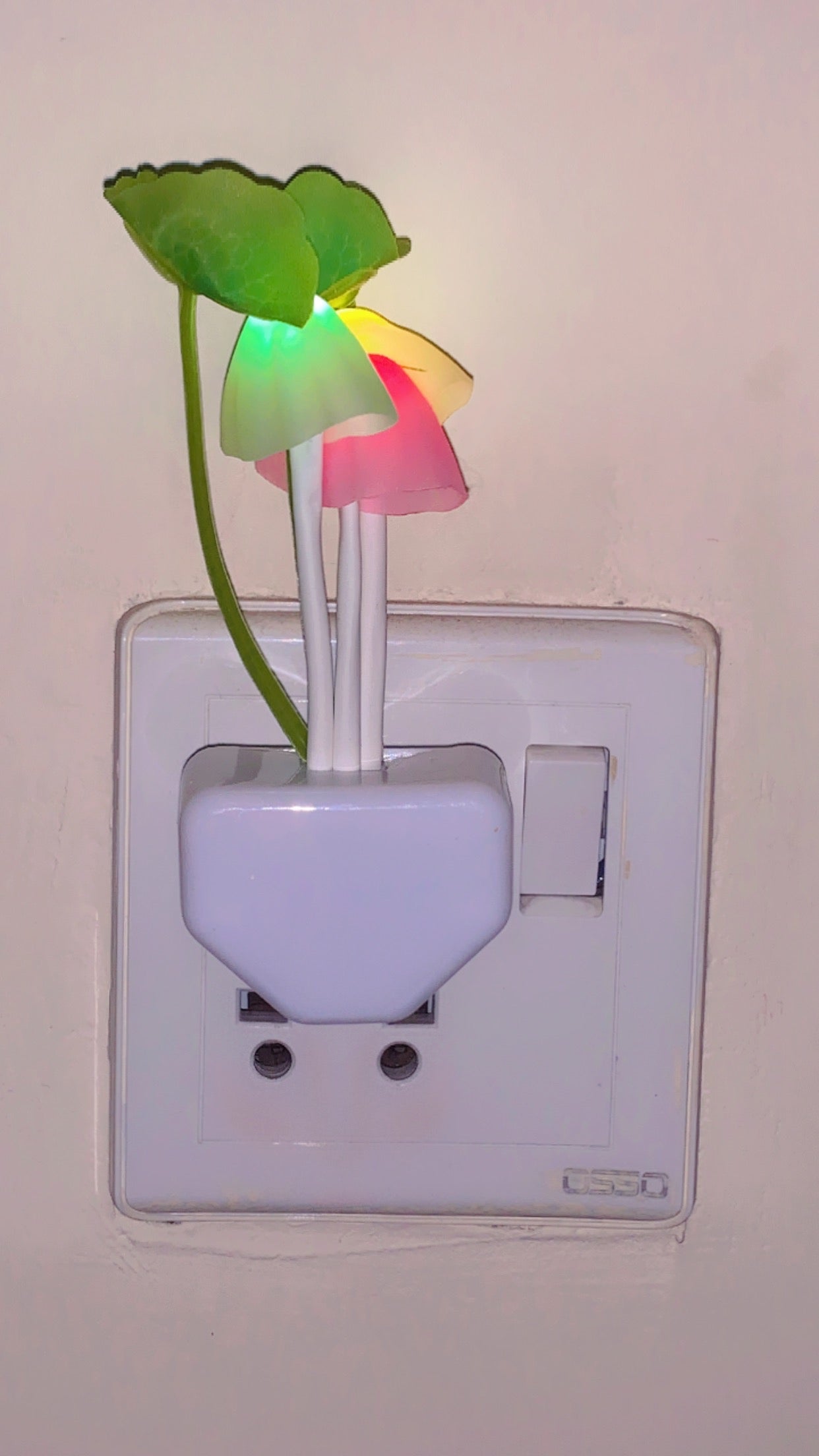 LED Mushroom Night Light with Automatic Sensor, Color Changing Romantic Flower Lamp for Bedroom & Kids' Room Bazm-e-Decor